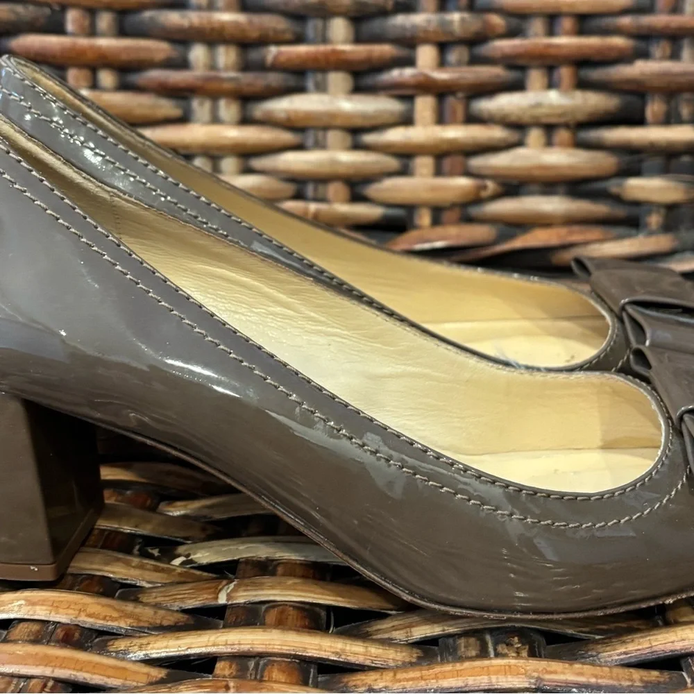 kate spade Taupe Patent Block Heel Pumps with Bow in size 8.5